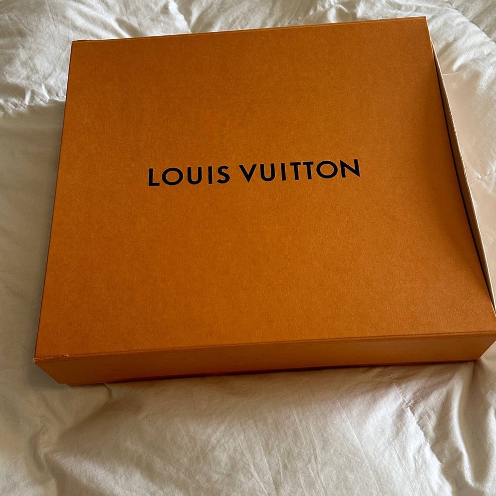 Lv Box - image 1